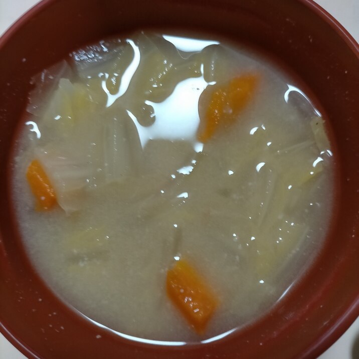 白菜玉ねぎにんじんの味噌汁